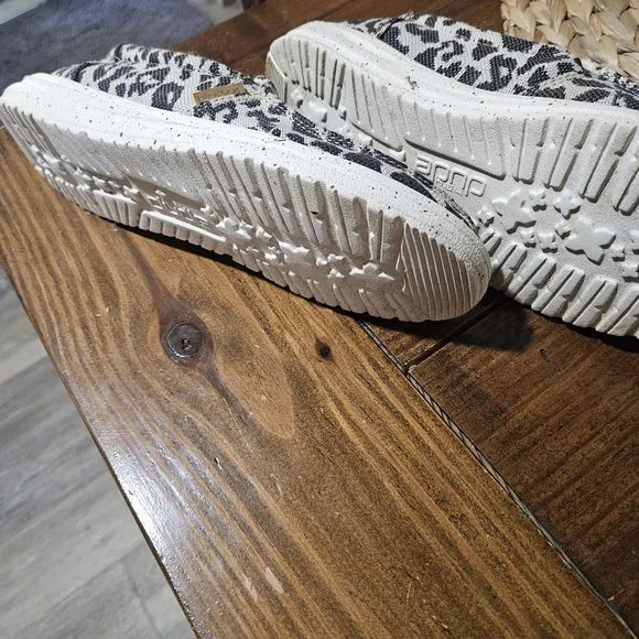 Hey Dude Leopard Print Ladies Slip-On Shoes - Picture 2 of 6